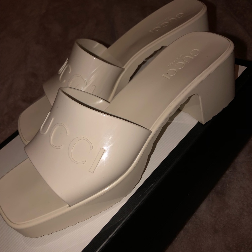 White gucci rubber slides